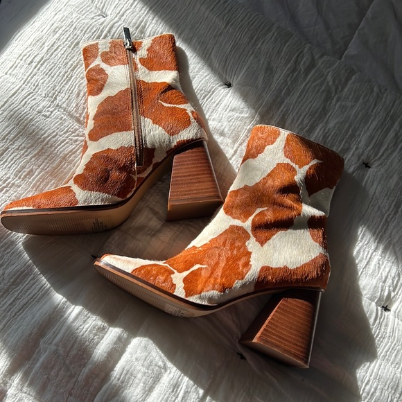 Women’s Booties - Picture 2 of 9